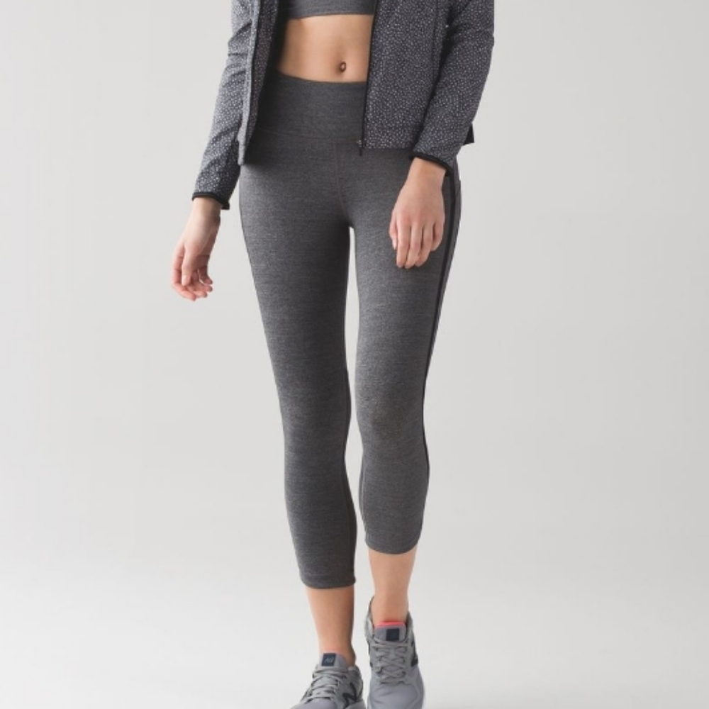 🍋Lululemon Hit It 21" Crop